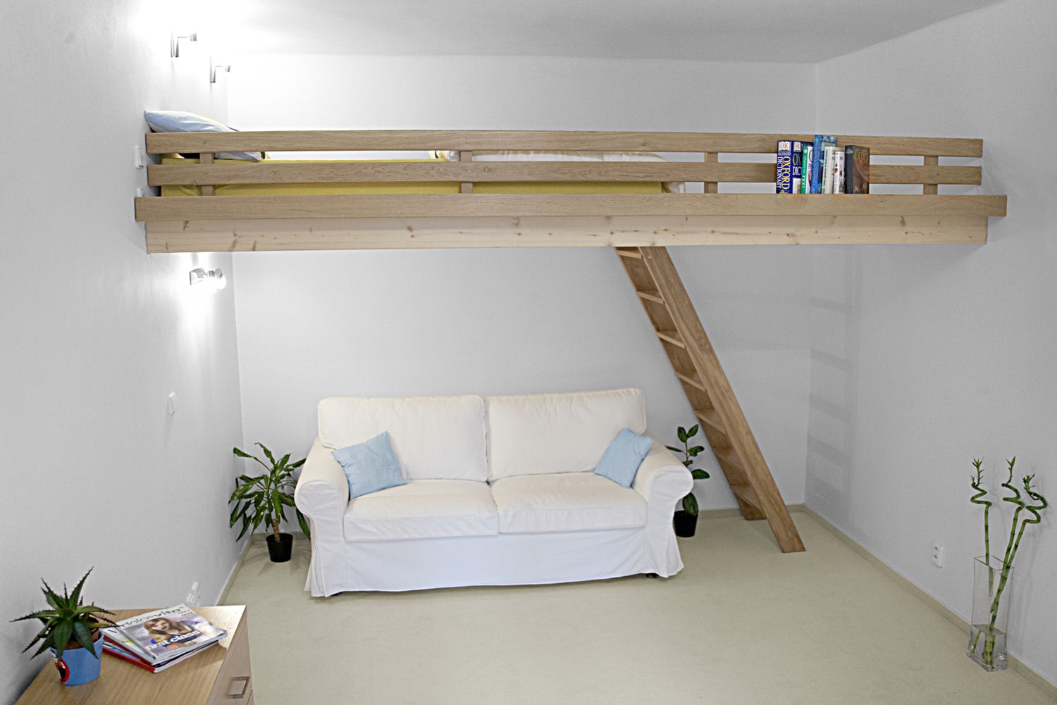 ROOM / LOFT BED
