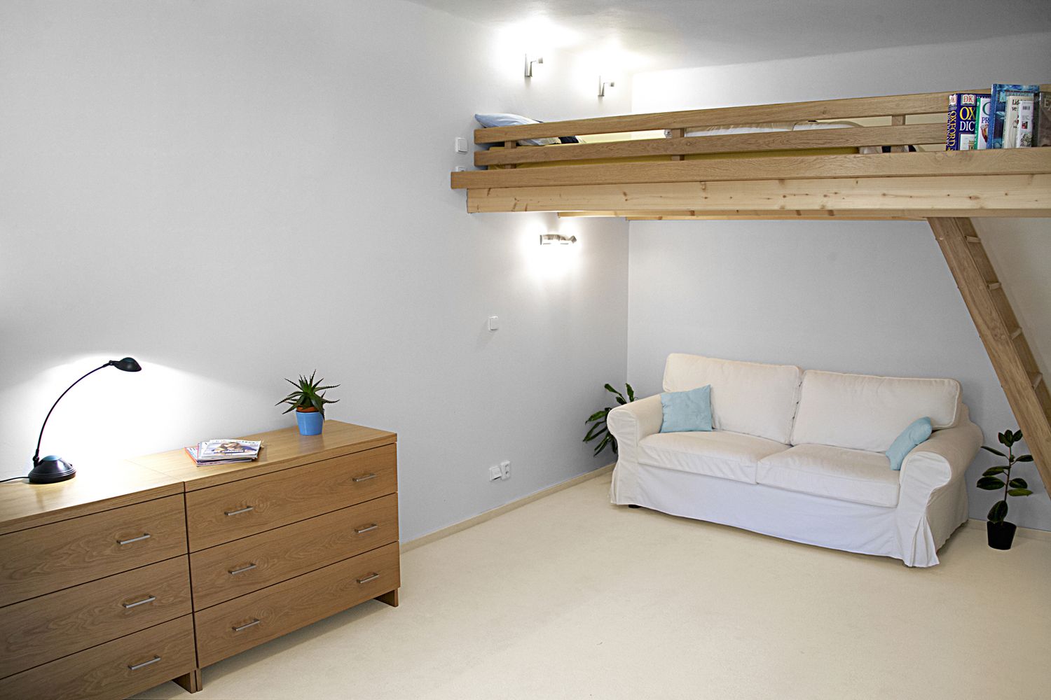 Home 19 — room with the loft bed