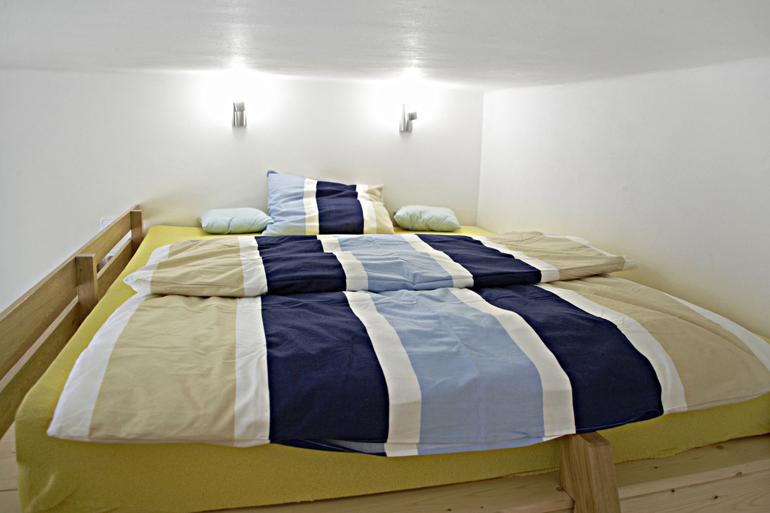 MEZZANINE / BED