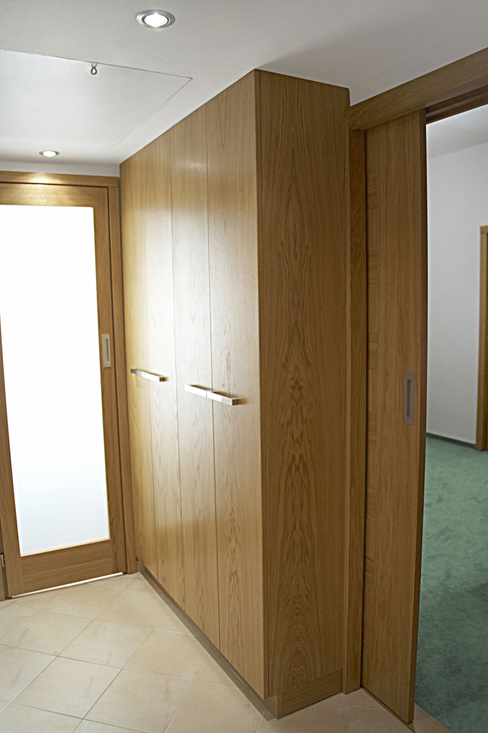 HALL / WARDROBES