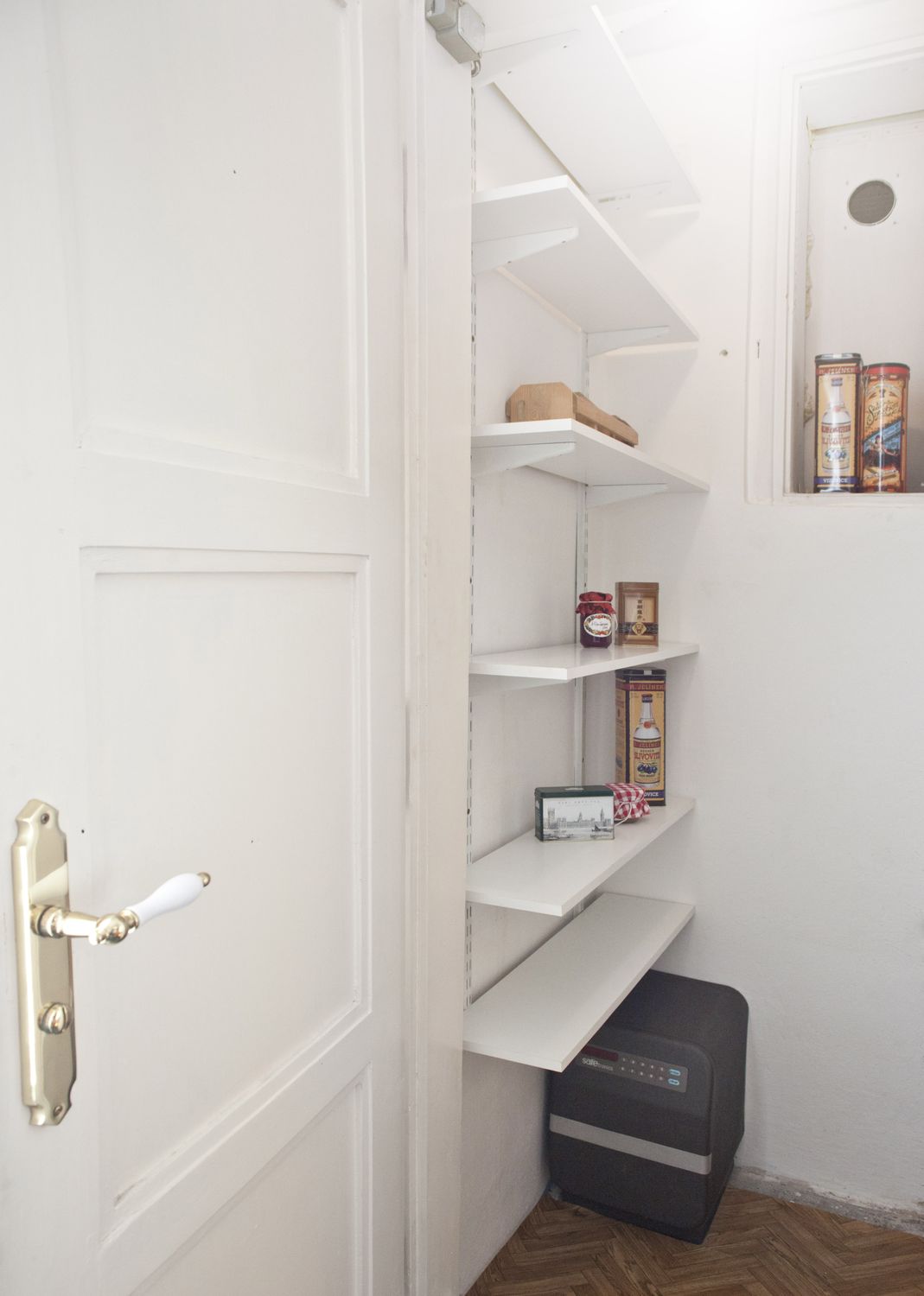 PANTRY / SHELVES